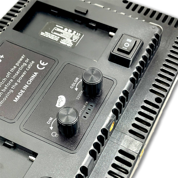PANEL DE LUZ LED 800 PRO CON BATERIAS - Imagen 4